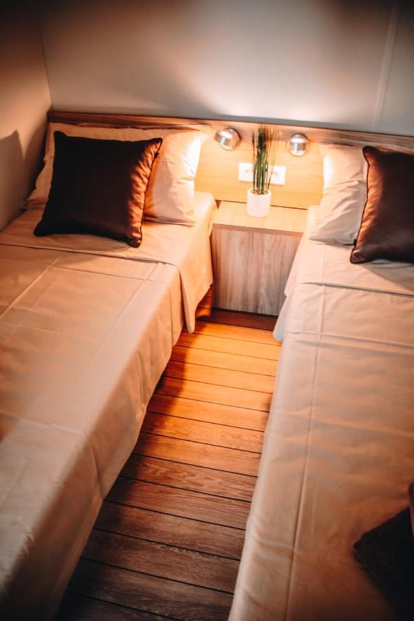 Mobile Home Kailani Nr 121, Camping Porton Biondi ロヴィニ エクステリア 写真